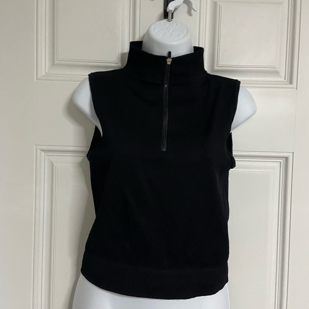 T5- IN GOOD STATE Black Ribbed Crop Top